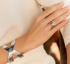 Bransoleta Infinity posrebrzana^Lilou Discount