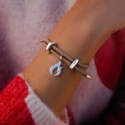 Bransoletka Liana, posrebrzana w kolorze beżowym z zawieszką Płomień Miłości^Lilou Fashion