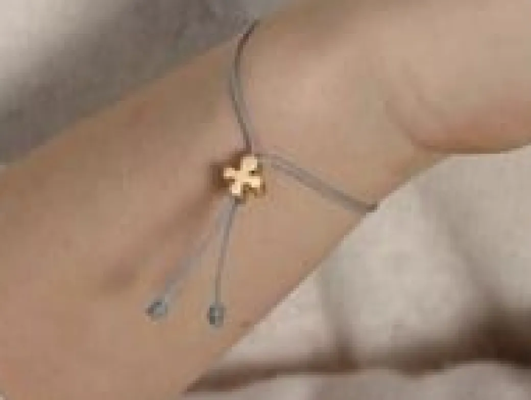 Bransoletka z Clover Lock ze złota próby 585 na cienkim jasnoszarym sznurku^Lilou Online