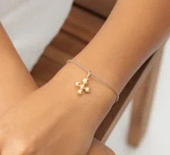 Bransoletka z pozłacaną zawieszką Luck na cienkim beżowym sznurku^Lilou Sale