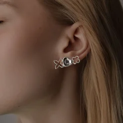 Kolczyki sztyfty ażurowe Icons z kryształami w kształcie serca posrebrzane^Lilou Clearance