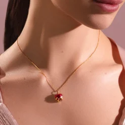 Naszyjnik Amour z czerwonym kryształem pozłacany^Lilou Online