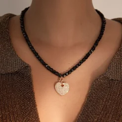 Naszyjnik z kamieni agat z zawieszką serce z białymi cyrkoniami pozłacany^Lilou Fashion