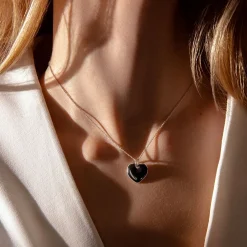Naszyjnik z sercem z czarną emalią 1,5 cm posrebrzany^Lilou Hot