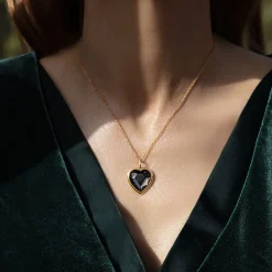 Naszyjnik z zawieszką Icons z kryształem w kształcie serca pozłacany^Lilou Best