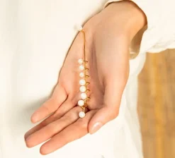 Pearls - nausznica prawa pozłacana z perłą na sztyfcie^Lilou Outlet